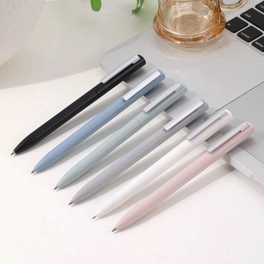 Bộ 3 bút bi trung tính dạng xoay, bút marker xoay lõi, ngòi kim 0.5mm viết mượt, mực chảy liên tục không lem, thân nhám mờ, kẹp kim loại, nhỏ gọn tiện lợi và chắc chắn - Hình chữ nhật - Xem 1