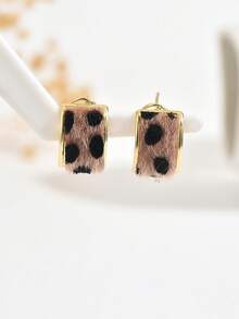 2PCS Vintage Charming Minimalist Fashion Ear Clips, Hypoallergenic Ear Studs, Suitable For Daily And Party Wear - Yellow Gold - View 4