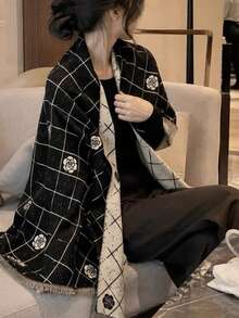 FADZOYLE 1pc Women Retro Camellia Grid Pattern Scarf, Two-Tone Large Shawl, Fringe Decor Warm Wrap Scarf For Winter Daily Outfit - Multicolor - View 2