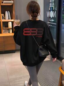 女款美式街頭風黑色圓領運動衫，正反面紅色條紋數字印花，寬鬆落肩秋季上衣 - 黑色 - 查看 5