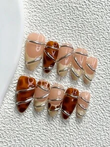 秋冬款 10片裝復古琥珀風手工穿戴甲 Polygel美甲套組，銀色線條纏繞，棕色與銀色指甲油，螺旋線條設計，杏仁甲/鴨嘴甲/棺材甲，適合派對、舞會、日常佩戴（手工細節可能有所不同） - 彩色 - 查看 3