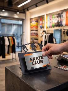 1PC Metal Frosted Creative Business Card Holder-Cyclist Sport / Skateboard Athlete Hollow Business Card Holder/Storage Rack, Suitable For Desks, Gyms, Bedrooms, Offices, Home Decoration, Photo And Business Card Display Rack, The Best Choice For Gifts - View 3