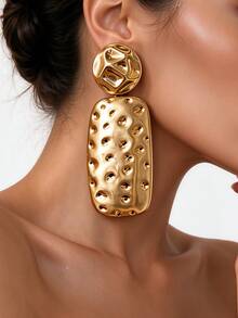 1 Pair Women's Vintage European & American Style Hammered Textured Rectangular Patchwork Gold Heavy-Duty Dangle Earrings, Exaggerated Metal Earrings For Evening Party, Banquet - Yellow Gold - View 1