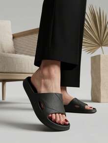 Sandalias planas negras para mujer, con diseño abierto slip on, Sandalias para descansar en casa por su suela cómoda, estilo casual y veraniego, con punta abierta y suela antideslizante - Negro - Ver 2