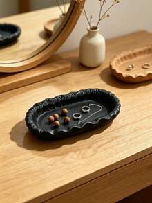 French Gentle Style Pleated Storage Tray, Bionic Fabric Pleated Edge Design, Delicate Matte Texture. Oval Shallow Slot Design, Prevents Small Jewelry From Rolling, Conveniently Place Earrings And Bracelets, Minimalist And Artistic. - Multicolor - View 4