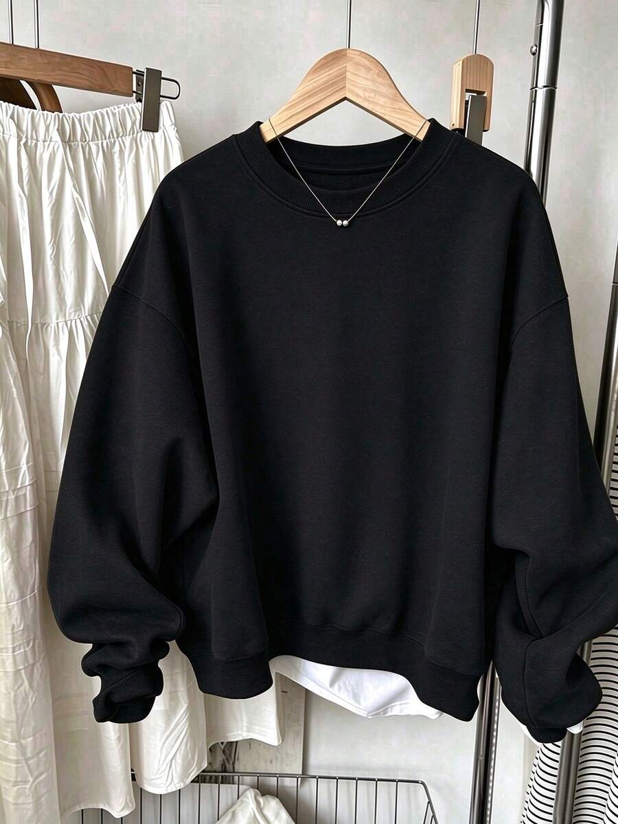1pc Tween Girl Pure Black All-Match Crew Neck Sweatshirt, Loose Fit Solid Color Long Sleeve Pullover, Skin-Friendly Breathable Ribbed Cuffs Casual Top, Versatile Athleisure Light Sporty Style For Spring Autumn Winter, Commuter Base Layer - Black - View 1
