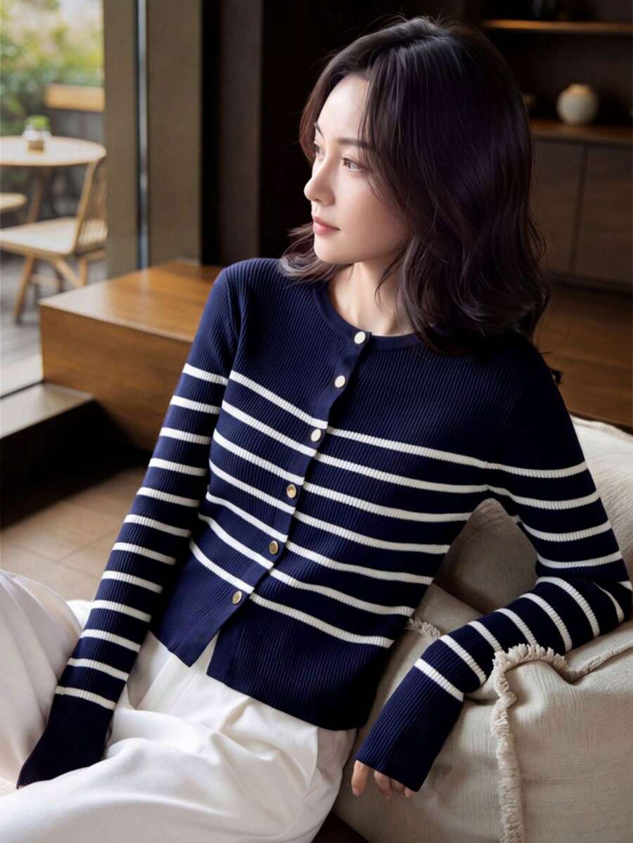 法式風圓領羅紋針織開襟衫 女款修身短版撞色細羅紋長袖外套 通勤百搭上衣 - 藍色 - 查看 1
