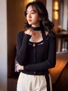 秋冬韓系甜美風掛脖領繫帶蕾絲拼接撞色針織上衣 女款大圓領刺繡羅紋打底修身毛衣 Ins風 - 黑色 - 查看 1