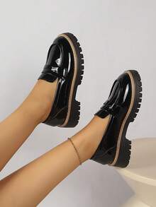 Women's Preppy Campus Commute Solid Color Round Toe Shallow Loafers - Black - View 6