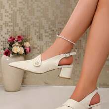 Sepatu hak tebal model slingback ujung runcing warna krem untuk wanita dengan tali gesper berhiaskan rhinestones, sandal komuter tertutup yang elegan. - Chantilly - View 4