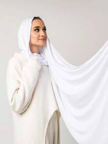 1件女款希賈布柔軟雪紡仿珍珠裝飾純色頭巾，適合日常與保守穿著，適用於阿巴亞 - 漂白色 - 查看 3