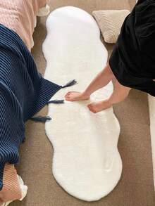 1pc Large Size Faux Rabbit Fur Curved Flower Shaped Area Rug For Bedroom And Living Room, Soft Smooth Delicate Plush Carpet, Machine Washable No Fading - Apricot - View 7