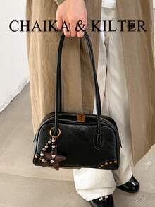 CHAIKA & KILTER 1件純色亮面PU布料單肩包，女款時尚大容量保齡球包，雙手柄設計附拉鍊開合，適合日常與街頭使用（附吊飾） - 黑色 - 查看 6