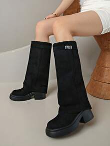 Modeankelboots i mocka med medelhög klack, fyrkantig tå, enfärgad, smalande design, kraftig klack och dragkedja baktill, för pendling - Svart - Visa 5