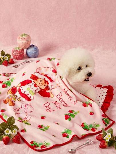 Strawberry Shortcake X PETSIN 1pc Strawberry Picking Little Girl Cute Rabbit Letter Printed Pet Blanket Comfortable, Gentle, Warm Pet Bed Cover