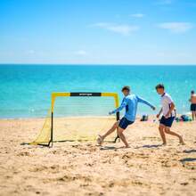 SPORTNOW But de football Pop-up Portable 150 x 110 x 110 cm Pliable Jaune | Cage de Foot Enfant et Adulte Extérieur, 4 Piquets de Sol, Sac de Transport, Sans Montage, pour Jardin, Parc - Multicolore - Voir 9