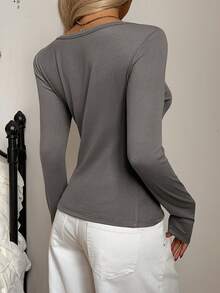 Áo thun nữ SCARLUX Y2K mùa thu gân rãnh tay dài, cổ tròn khoét sâu, nửa hàng cúc, dáng ôm, phong cách street cho đi học và đi làm - Màu xám đen - Xem 11