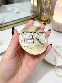 Helena Rubinstein Gương trang điểm gấp gọn phong cách vintage sang trọng, vỏ kim loại chạm khắc logo, mặt gương HD, dặm lại lớp trang điểm rõ nét không dễ biến dạng, phù hợp để chỉnh trang khi đi làm, đi chơi hay du lịch, thích hợp dùng cá nhân hoặc làm quà tặng HELENA - Vàng - Xem 4