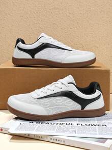 Men's Wide Toe Lace-Up Skateboard Sneakers, Microfiber Leather & Mesh Patchwork Upper, Oxford Sole Retro Casual Skate Shoes - Black and White - View 2
