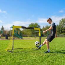 SPORTNOW But de football Pop-up Portable 150 x 110 x 110 cm Pliable Jaune | Cage de Foot Enfant et Adulte Extérieur, 4 Piquets de Sol, Sac de Transport, Sans Montage, pour Jardin, Parc - Multicolore - Voir 6