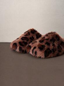 Hatastic Fall/Winter Winter New Leopard Plush Thickened Warm Slippers, Slip-Resistant Flat Indoor/Outdoor Wear, Cozy Winter, Christmas Gift - Brown - View 3