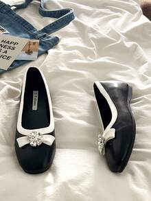 Black & White Contrast Trim Design, White Bow + Rhinestone Flower Decor On Toe, Soft Square Toe, Shallow Cut Flat Mary Jane Style, Soft Upper, Sweet Vintage Vibe, Perfect With Skirts & Jeans, Full Of Girlish Charm, Suitable For Daily Commute & Dates - Black - View 6