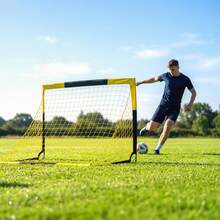 SPORTNOW But de football Pop-up Portable 150 x 110 x 110 cm Pliable Jaune | Cage de Foot Enfant et Adulte Extérieur, 4 Piquets de Sol, Sac de Transport, Sans Montage, pour Jardin, Parc - Multicolore - Voir 8