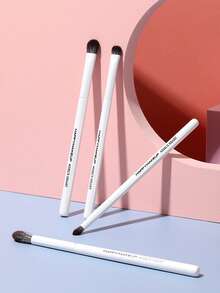4Pcs Girls Heart Eyeshadow Brush Set, Soft Synthetic Bristles, Painted Handle, Eye Makeup Brushes Kit For Beginners Daily Eye Make-Up - White - View 4