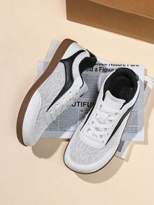 Men's Wide Toe Lace-Up Skateboard Sneakers, Microfiber Leather & Mesh Patchwork Upper, Oxford Sole Retro Casual Skate Shoes - Black and White - View 7