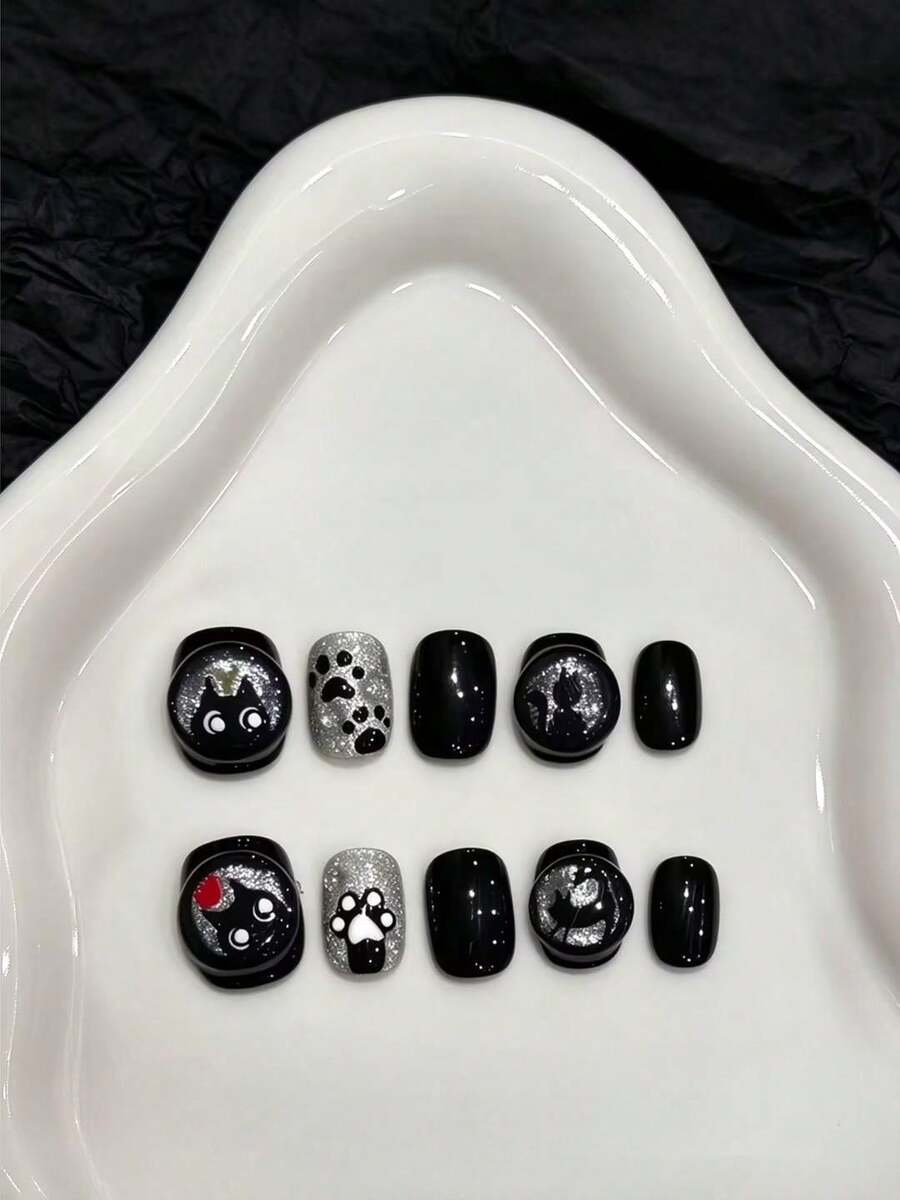 10片短圓形手工穿戴式假指甲，適合派對與日常佩戴，秋冬款黑銀色手繪可愛黑貓爪印卡通美甲，甜酷風格，適合女孩與女性節日派對與日常穿戴