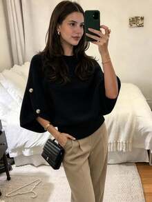 女款休閒秋冬純色米色圓領蝙蝠袖針織上衣，鈕扣設計套頭毛衣，適合日常辦公通勤 - 黑色 - 查看 7