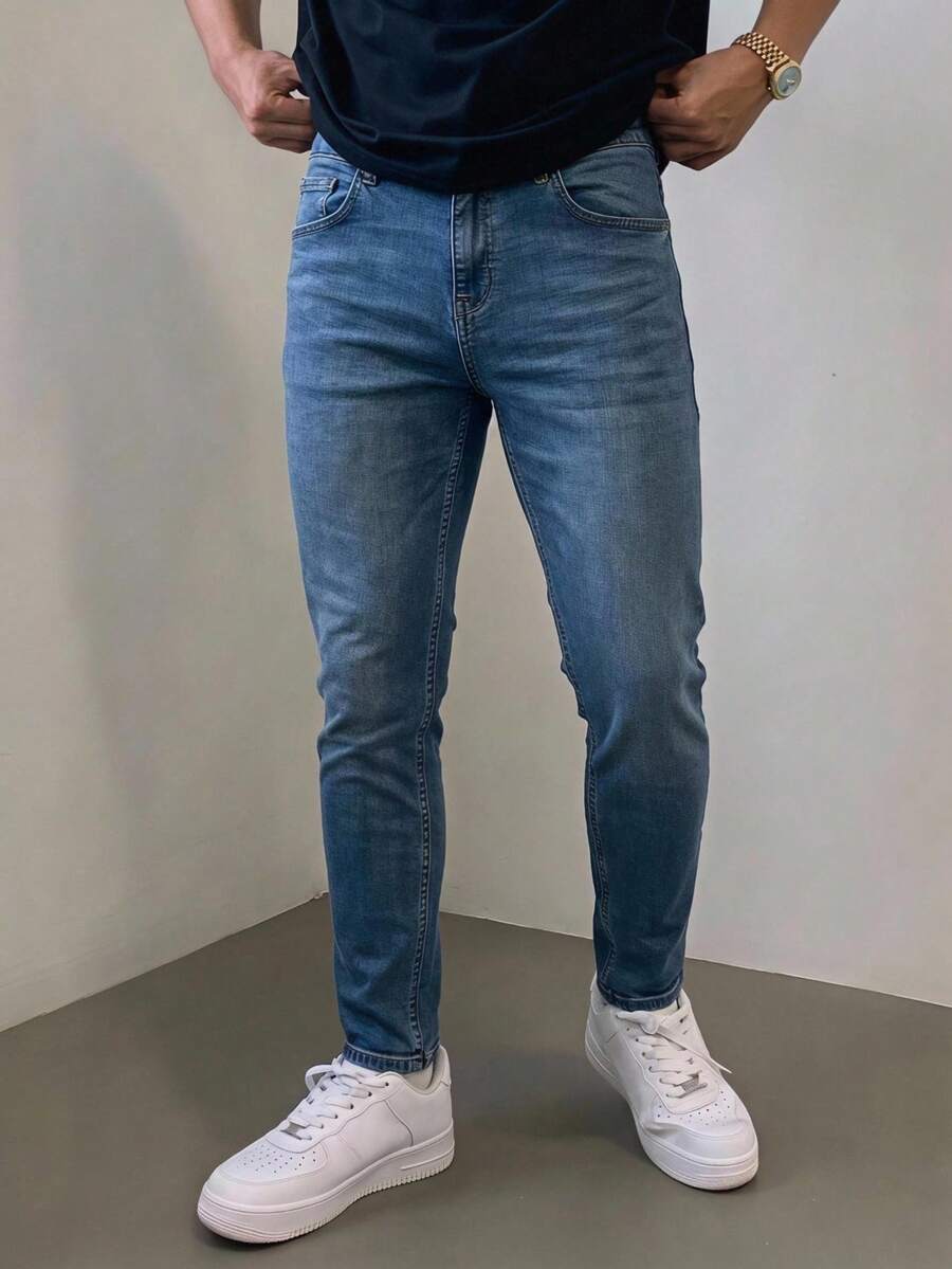 Men's Slim Fit Regular Waist Straight Cut Slim Leg Lycra Indigo Jean Pants - Navy Blue - View 1