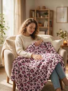 1pc 280gsm Shiny Leopard Print Flannel Blanket, Light Pink Base With High Saturation Fuchsia Leopard Spots, Vibrant And Eye-Catching, Sweet And Cool Vibe, Suitable For Sofa Binge-Watching, Nap, Car Travel - Multicolor - View 2