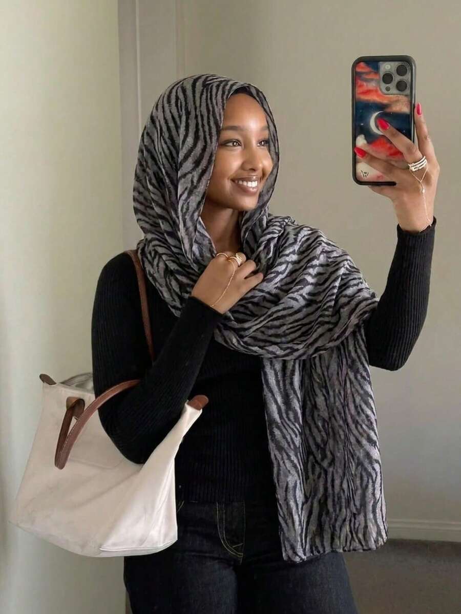 1件女款波希米亞風時尚豹紋頭巾，街頭風百搭柔軟透氣圍巾防風披肩，適合日常穿搭