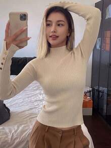 女款新款春秋冬季卡其色半高領針織毛衣內搭，保暖針織上衣配金屬鈕扣裝飾，通勤日常穿搭，可單穿或外搭 - 卡其色 - 查看 3