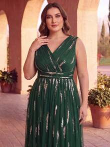 EVERPRETTY Plus Size Elegant Luxury Sequin Embroidered Mesh Dark Green Formal Evening Gown, Suitable For Wedding Guest, Bride's Mother, Party - Dark Green - View 3