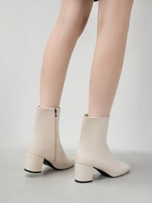 完美搭配女士冬季服装，法式优雅高跟踝靴，皮革鞋面，粗跟设计，2024秋冬新款时尚工装靴，圣诞节冬季礼物之选。