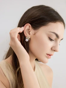 水钻蝴蝶结和仿珍珠设计耳钉 圣诞节 冬季圣诞礼物 - 彩色 - 查看 3