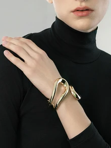 1pc Exaggerated Metallic Circular Bangle With Hollow Out Asymmetrical Shapes, Simple & Stylish, Perfect For Vacation, Party, Ladies All-Match Sexy Bracelet Winter Gifts - Bracelet - View 1