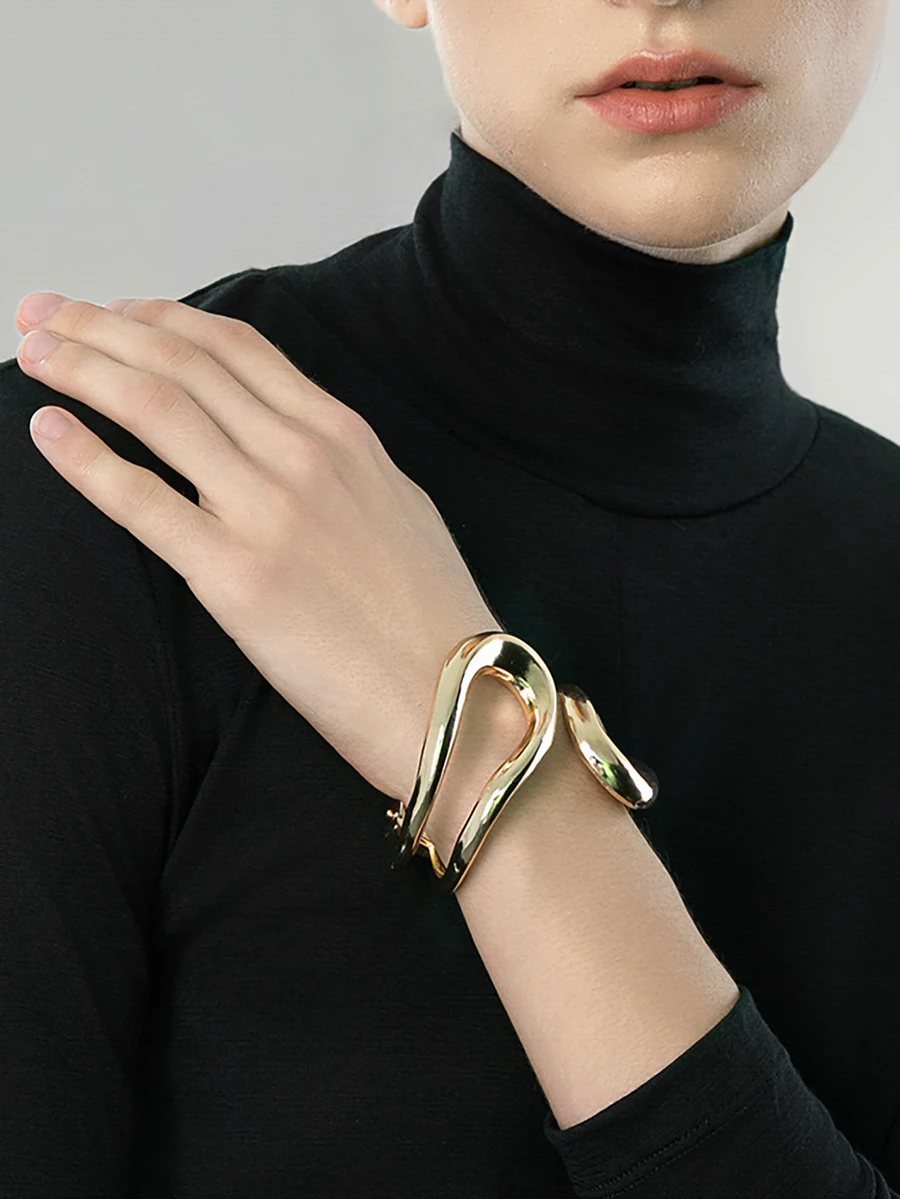 1pc Exaggerated Metallic Circular Bangle With Hollow Out Asymmetrical Shapes, Simple & Stylish, Perfect For Vacation, Party, Ladies All-Match Sexy Bracelet Winter Gifts - Bracelet - View 1