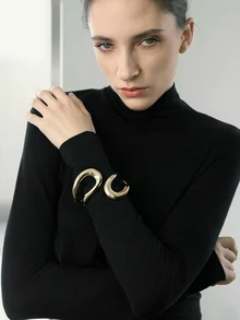 1pc Exaggerated Metallic Circular Bangle With Hollow Out Asymmetrical Shapes, Simple & Stylish, Perfect For Vacation, Party, Ladies All-Match Sexy Bracelet Winter Gifts - Bracelet - View 4