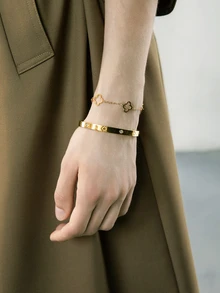 一套简约优雅的不锈钢链手链和手镯，饰以四叶草元素和水晶玻璃，适合女性在宴会、日常穿搭、通勤或作为节日礼物（圣诞节、冬季圣诞礼物）佩戴。 - CX717/JC700套裝 - 查看 3