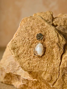 Tropiscape Pendientes colgantes geométricos de metal con textura, regalos de Navidad - Dorado - Ver 3