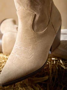 Tropiscape 女士麂皮尖头刺绣粗跟高筒牛仔靴，秋冬度假风，休闲海滩风，秋季圣诞节冬季圣诞礼物