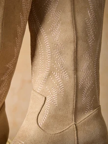 Tropiscape 女士麂皮尖头刺绣粗跟高筒牛仔靴，秋冬度假风，休闲海滩风，秋季圣诞节冬季圣诞礼物