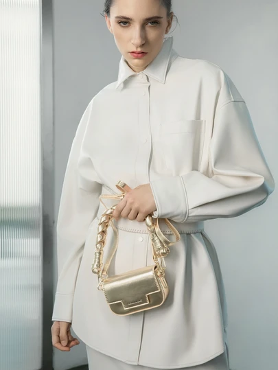 CHICVUE Nuevo bolso cuadrado pequeño de mujer con acabado lacado de color caramelo, con asa trenzada tejida a mano, bolso de hombro de moda para chicas jóvenes, adecuado para compras, citas, eventos formales, atuendos diarios, viajes, bolso cruzado multifuncional, regalo de Navidad de invierno