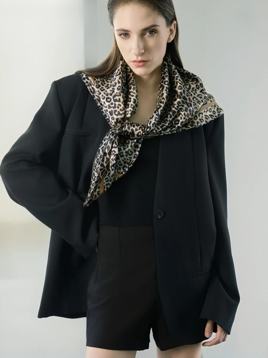 CHICVUE 1条女士时尚豹纹90厘米方巾，多功能头巾，适合所有季节，圣诞节冬季圣诞礼物 - 01-卡其 - 查看 1