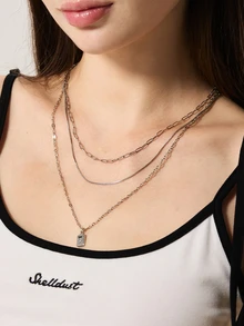 Hatastic Zestaw 3 srebrnych naszyjników z wielowarstwowym łańcuszkiem ze stylowym geometrycznym wisiorkiem i cyrkoniami sześciennymi, zapięcie łańcuszkowe, ilość losowych prezentów świątecznych