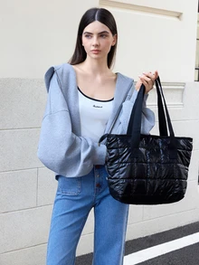 Hatastic 轻便商务休闲绗缝单肩托特包，适合青少年女性、大学生、职场新人及白领人士，完美适用于办公室、大学、工作、商务、通勤、户外活动、旅行、郊游、书包等场合。大容量，便携易用，是送给青少年女性、大学生的理想之选，也是大学音乐节的完美礼物。 - 黑色 - 查看 3