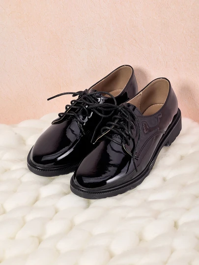 Hatastic 女士牛津鞋，学院风系带平底鞋，英伦风黑色皮鞋，女士大码春季圣诞礼物